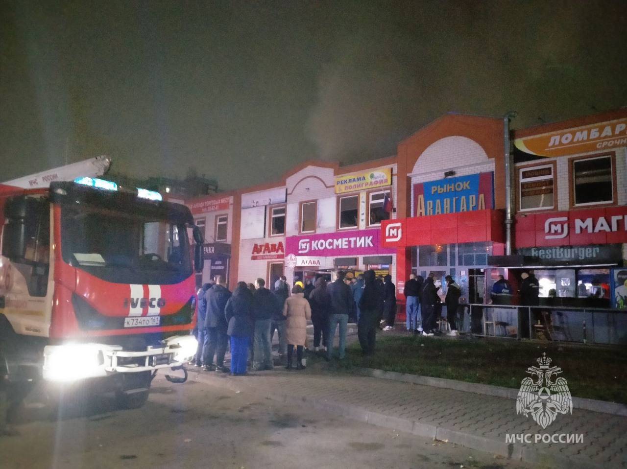 Ночью в Волгодонске горел торговый комплекс «Авангард» на Кошевого