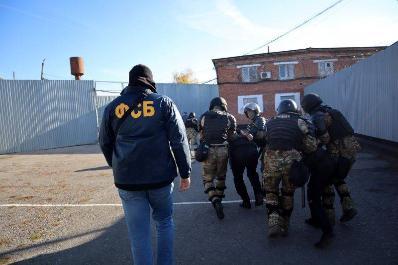 Трое заключенных в Ростовской области готовились захватить сотрудников колонии и поджечь здание