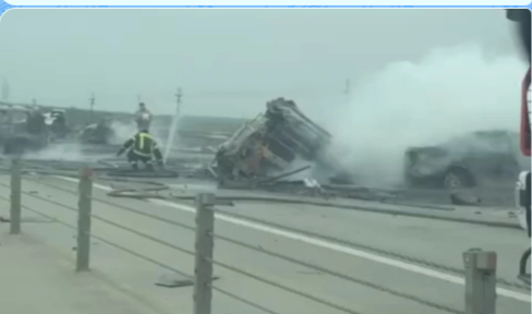 Несколько человек погибли после взрыва бензовоза на трассе Ростов-Таганрог