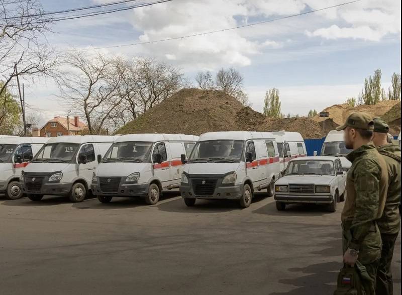Из Таганрога в зону СВО переданы16 автомобилей санитарного транспорта