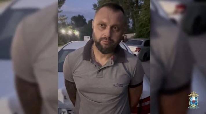 В Ростове задержан подозреваемый в ночном поджоге — сгорела АЗС и около двух десятков машин